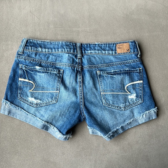 American Eagle distressed jean shorts size 6 B21 - Picture 2 of 10